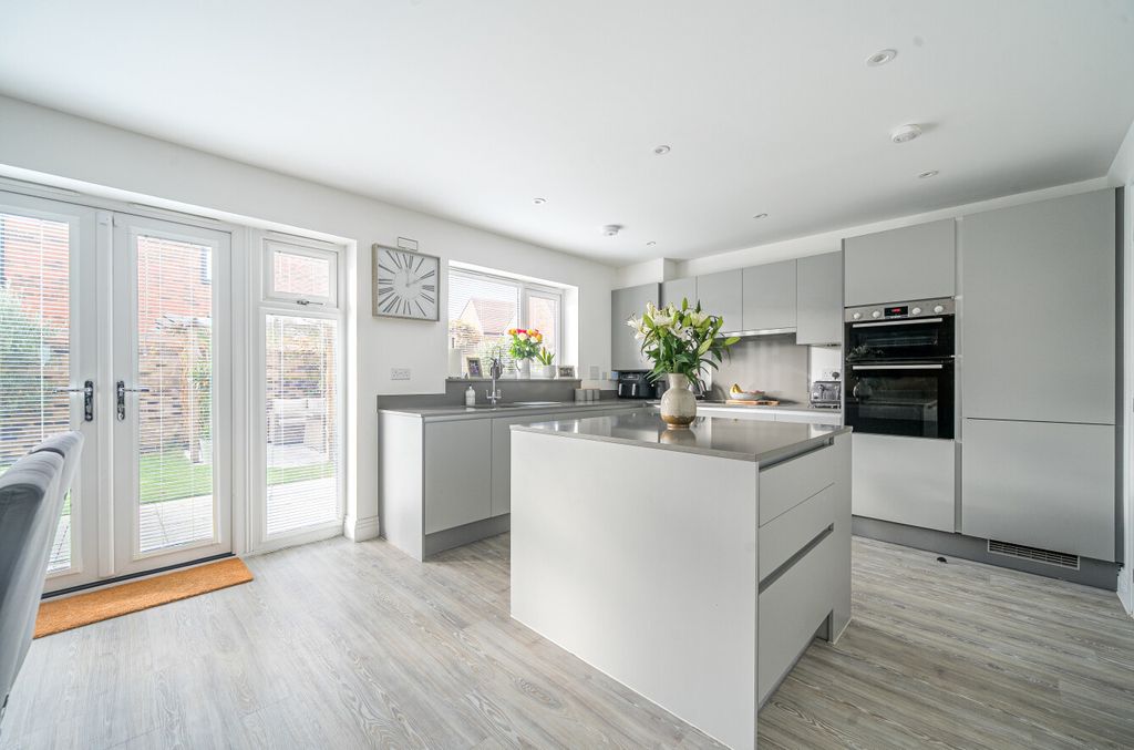 Property photo 2 of 38 1361236-13-68Ff80...