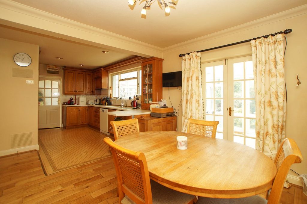 Property photo 3 of 29 Dining Kitchen