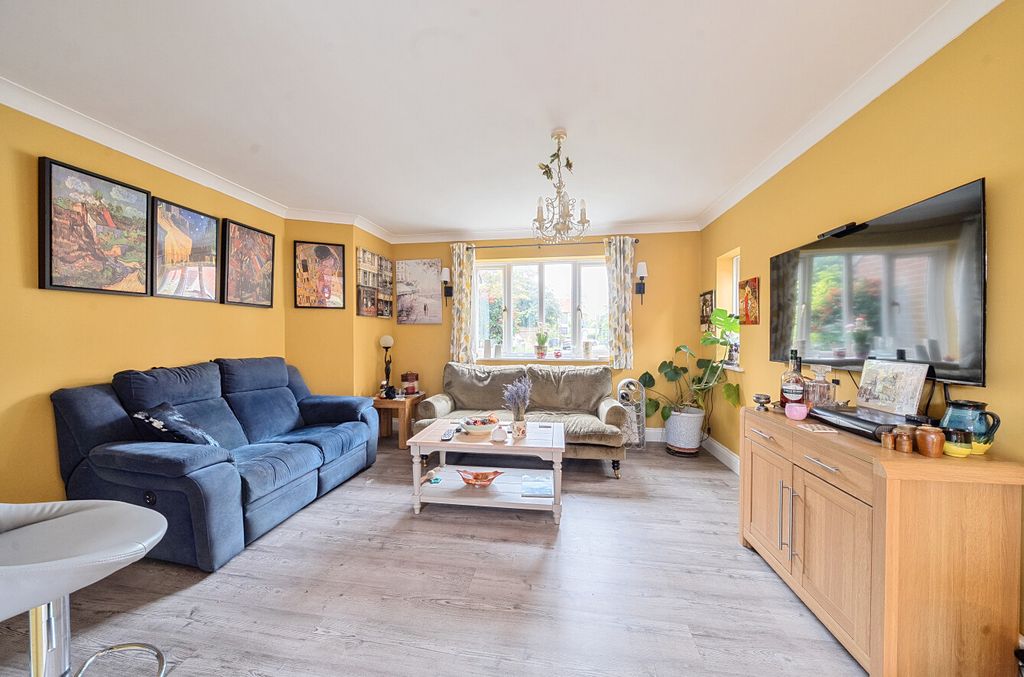 Property photo 2 of 13 1350858-16-68c81A...
