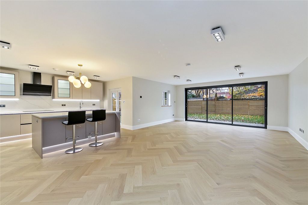 Property photo 2 of 24 Picture No. 06