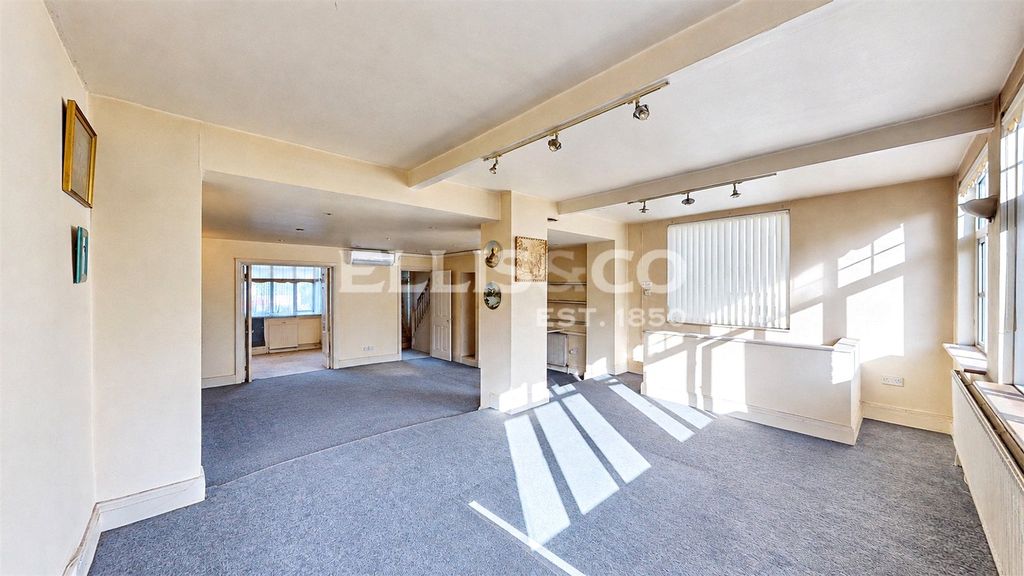 Property photo 3 of 26 Picture No. 42