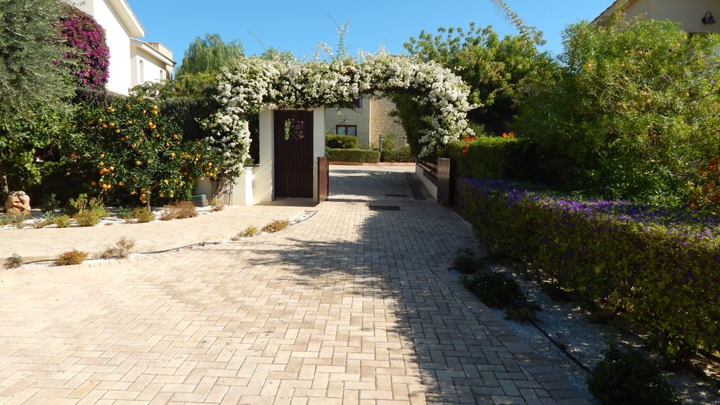 Property photo 2 of 29