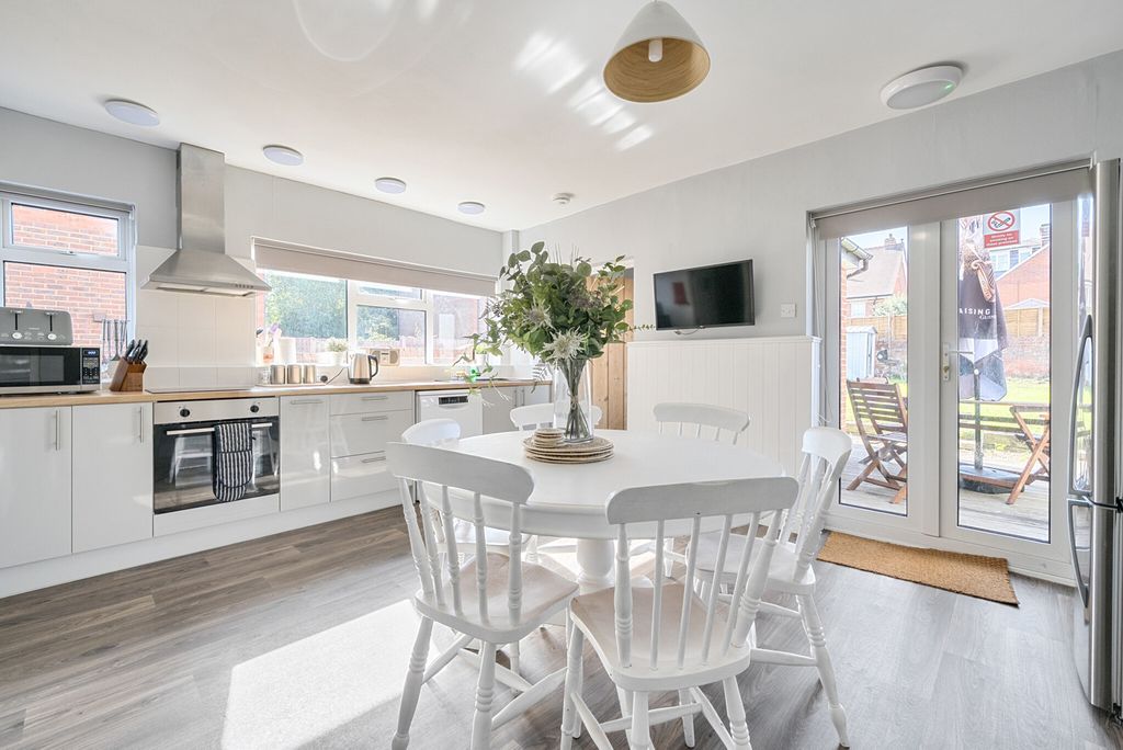 Property photo 2 of 23 1359548-13-68Da6B...