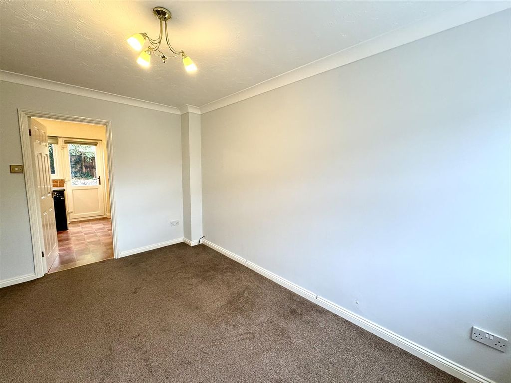 Property photo 3 of 14 Sitting Room