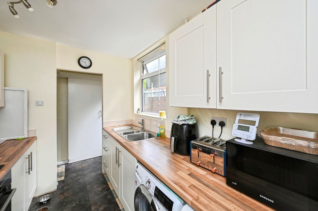 Property photo 2 of 16 Kitchen