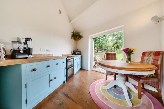 Property photo 3 of 10 Kitchen
