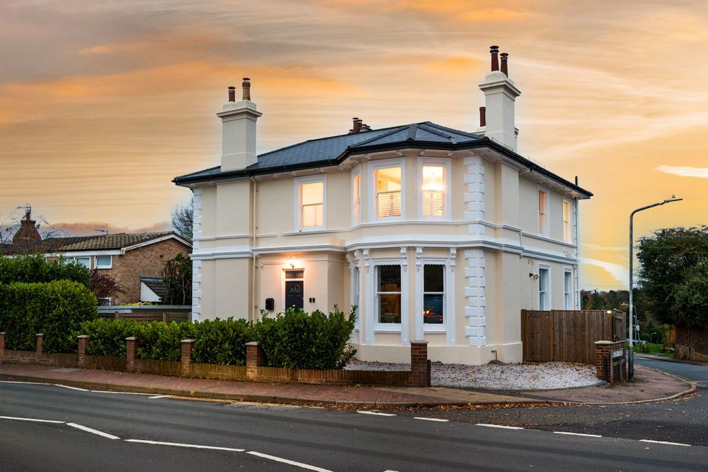 Property photo 1 of 17