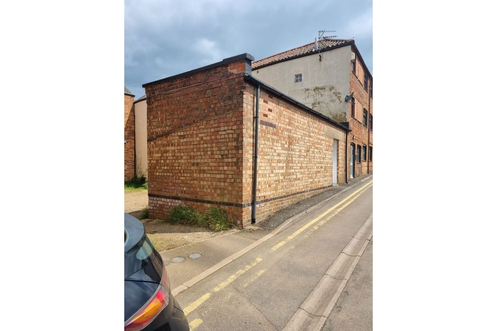 Property photo 2 of 7