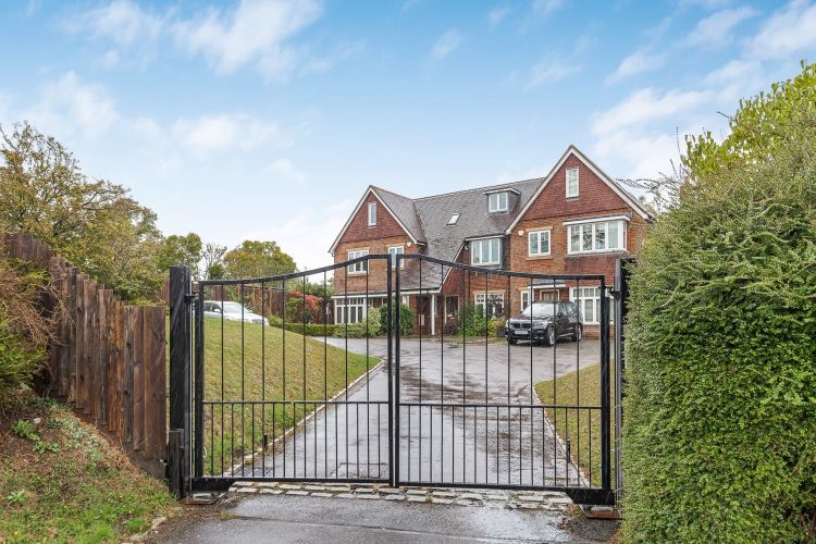 Property photo 2 of 15 303896