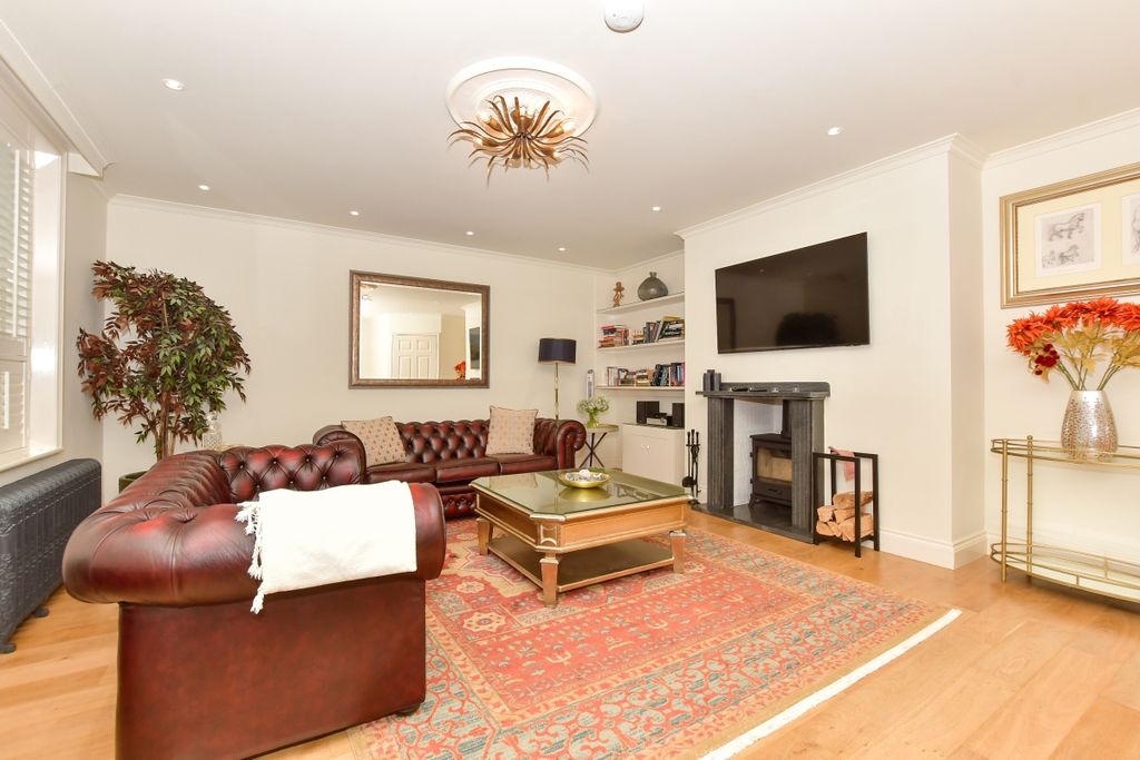 Property photo 2 of 16 Nelson Tf Lounge 2