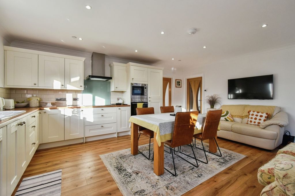 Property photo 3 of 15 Pbox-Img.Jpg