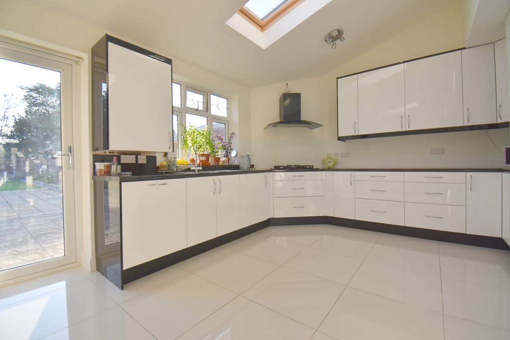 Property photo 2 of 4 Kitchen