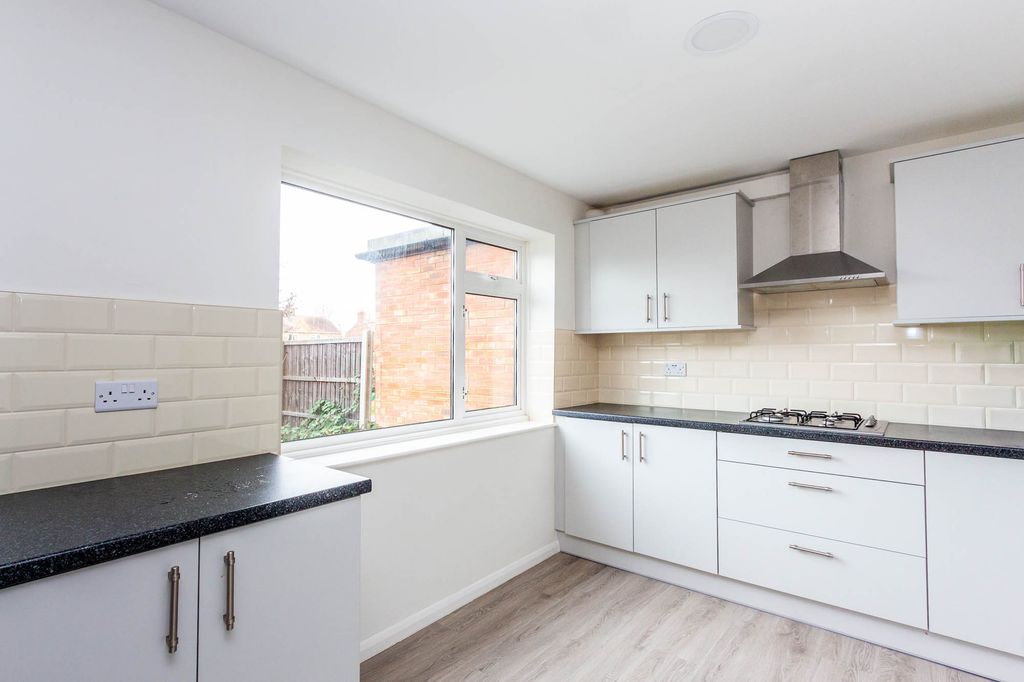 Property photo 3 of 11 Kitchen