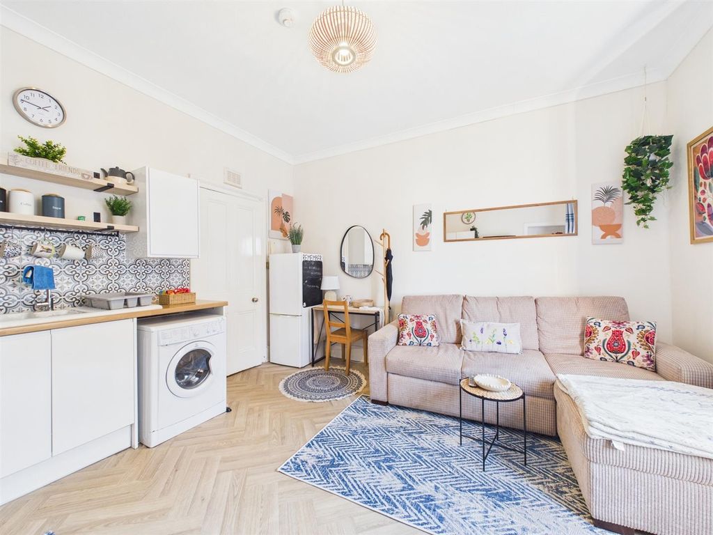 Property photo 2 of 8 Cam01486G0-Pr0997-Still004.Jpg