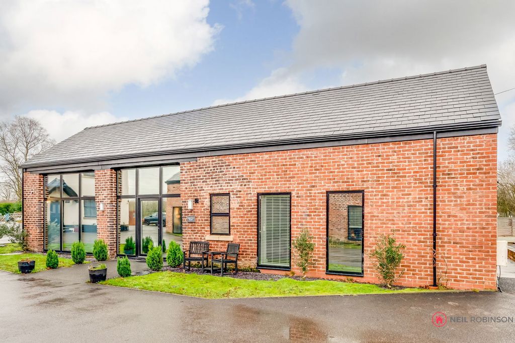 Property photo 2 of 42