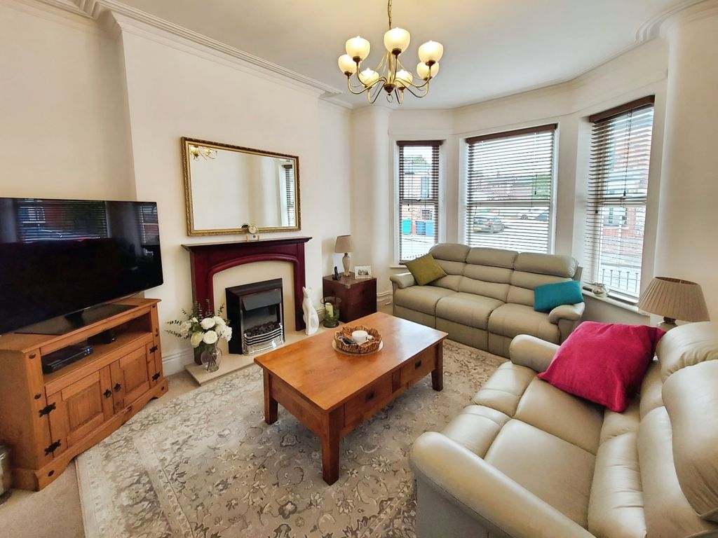 Property photo 2 of 21 Picture No. 11