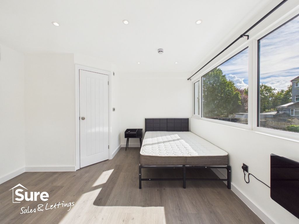 Property photo 3 of 18 5522713