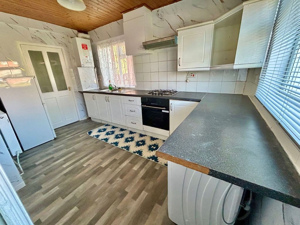 Property photo 2 of 18 Kitchen