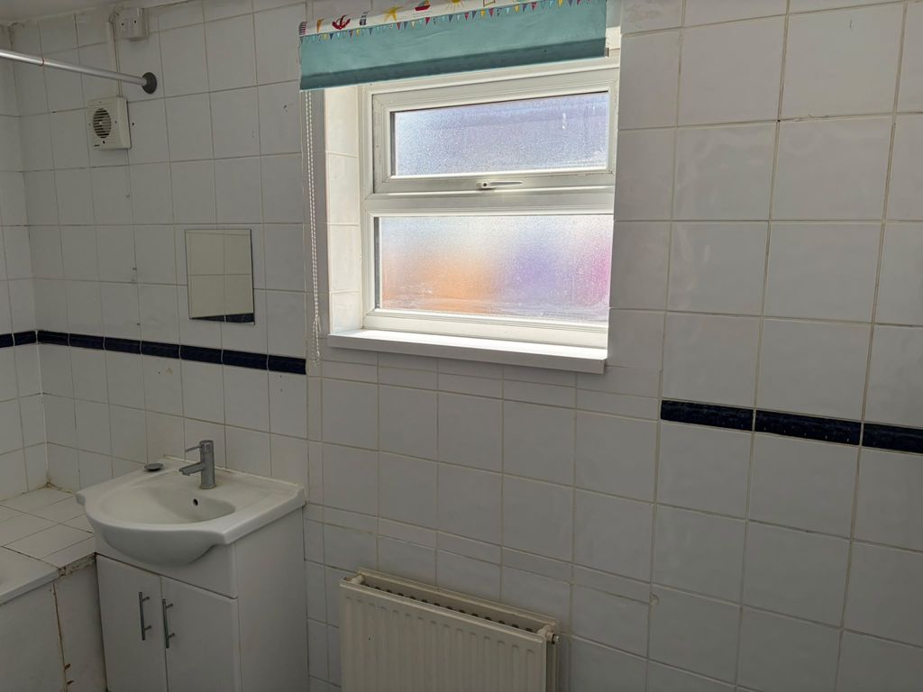 Property photo 3 of 7 51Af4E92-B1c2-4453-8Da1-3d11Ed6E96B6