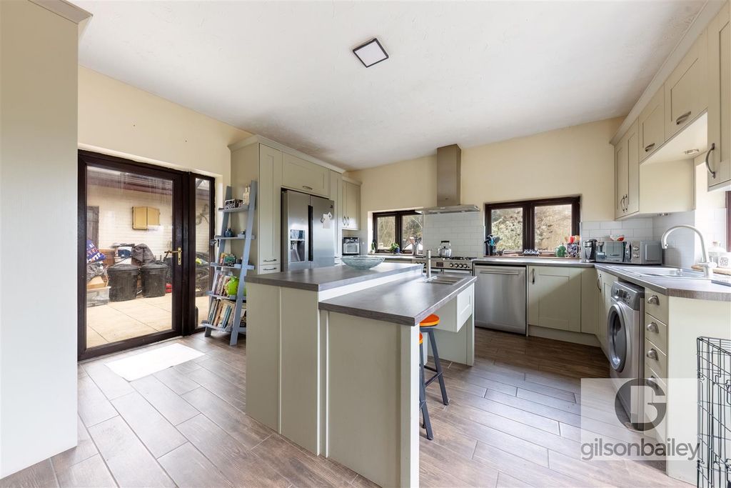 Property photo 3 of 27 Gb-16.Jpg