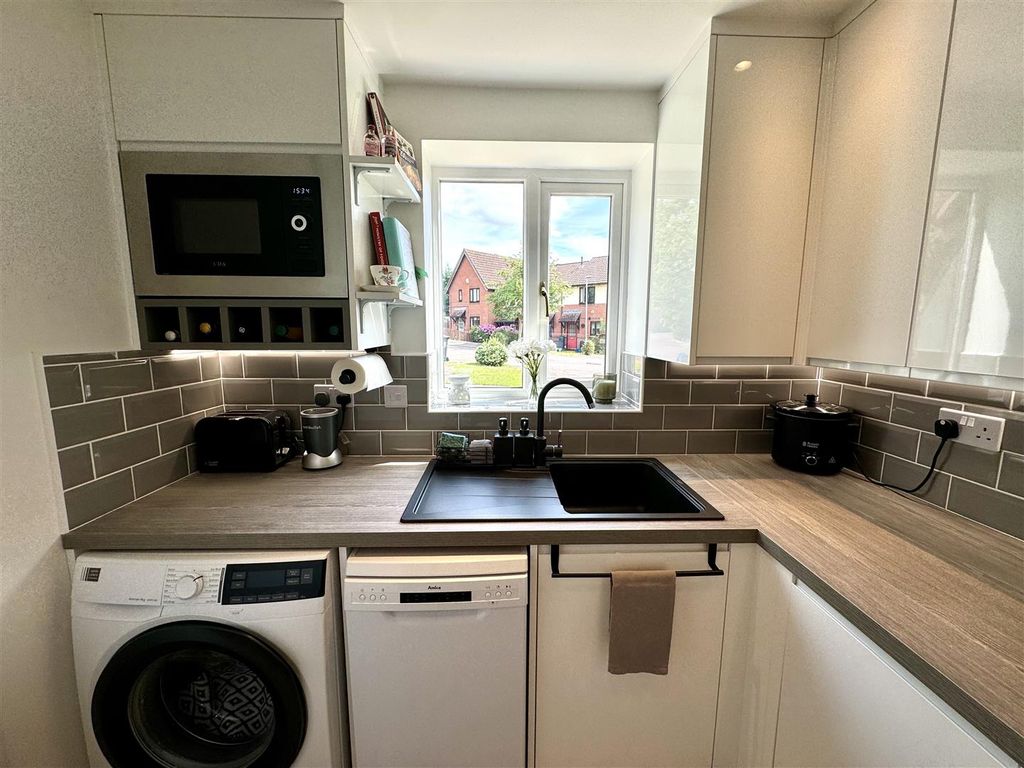 Property photo 2 of 16 Kitchen