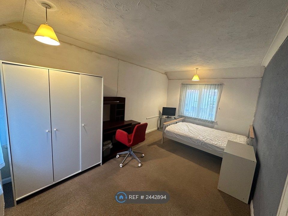 Property photo 1 of 15 First Floor Large Double