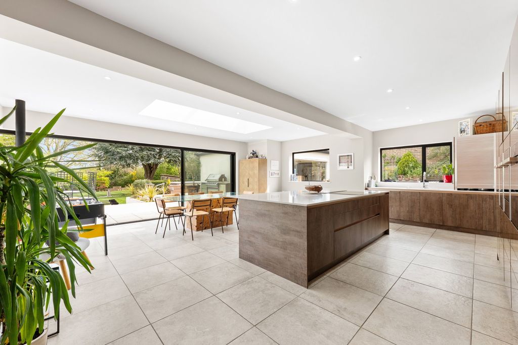 Property photo 3 of 43