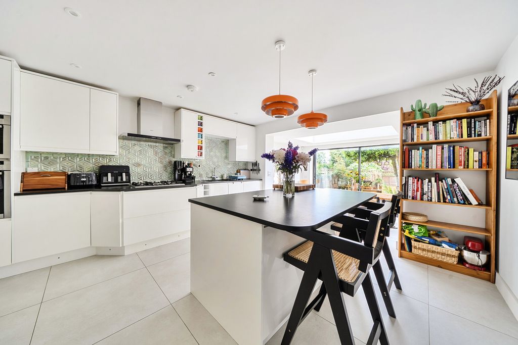 Property photo 3 of 25 1479591-11-6A3414...