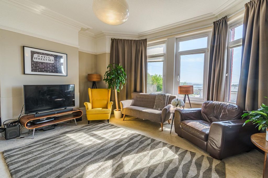 Property photo 3 of 32 Living Room