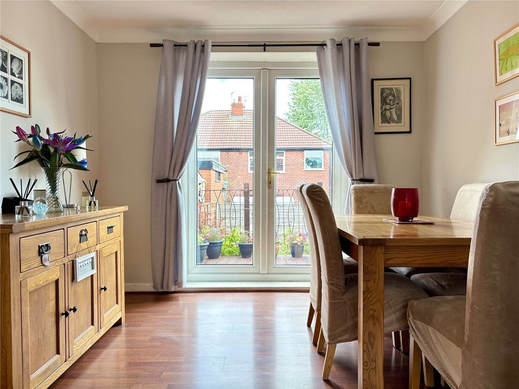 Property photo 2 of 17 Dining Area