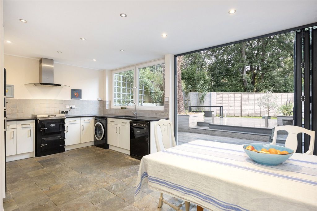 Property photo 2 of 10 Kitchen/Dining