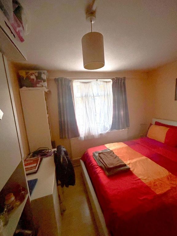 Property photo 3 of 10 Bedroom