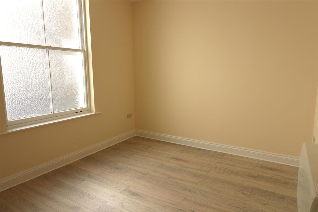 Property photo 2 of 4 Bedroom.Jpg