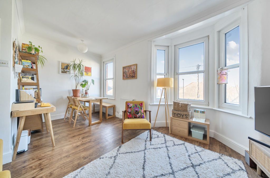 Property photo 2 of 19 Lounge Angle 1