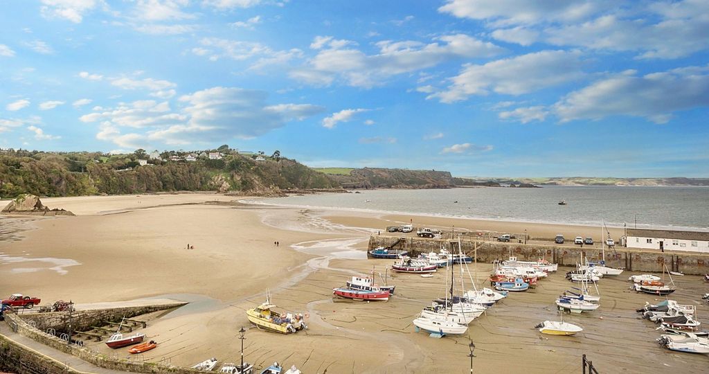 Property photo 2 of 44