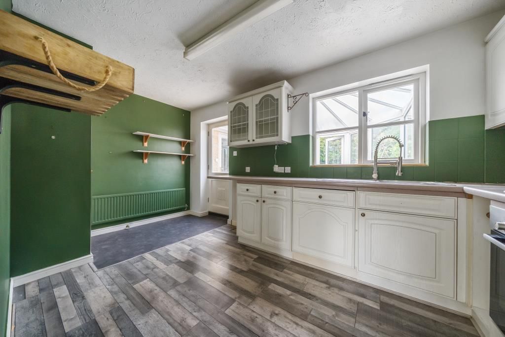 Property photo 3 of 18 Kitchen
