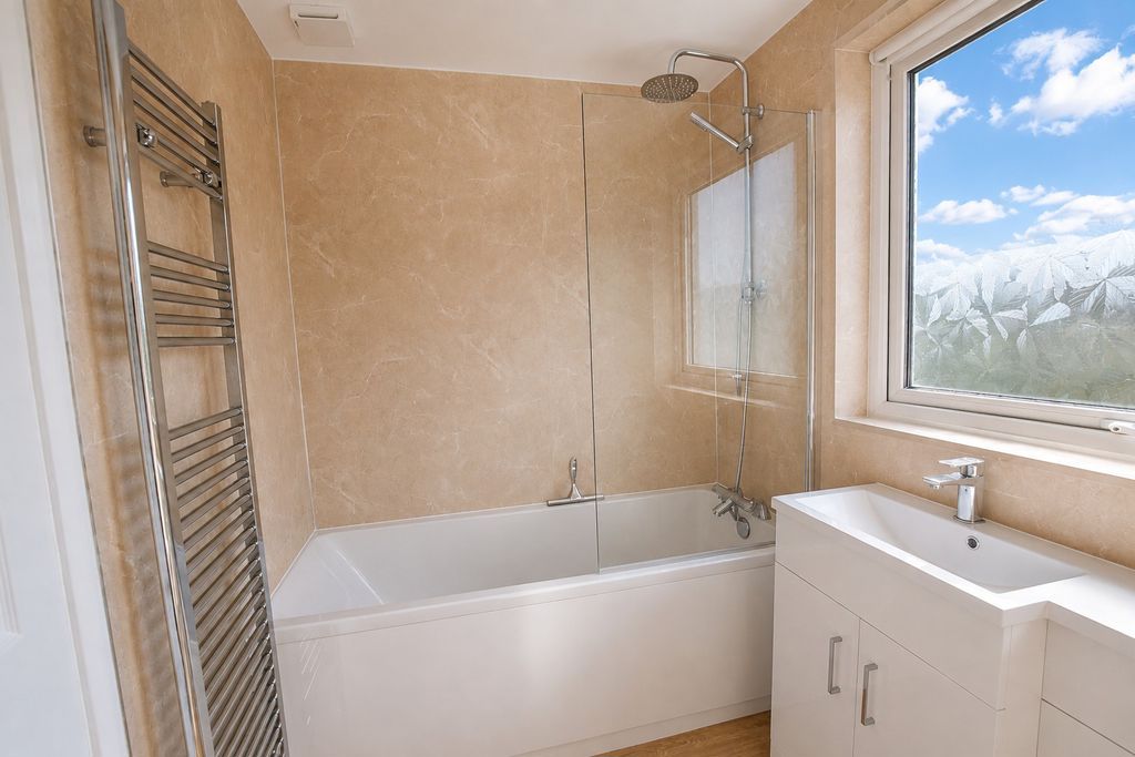 Property photo 3 of 18 Photo 1