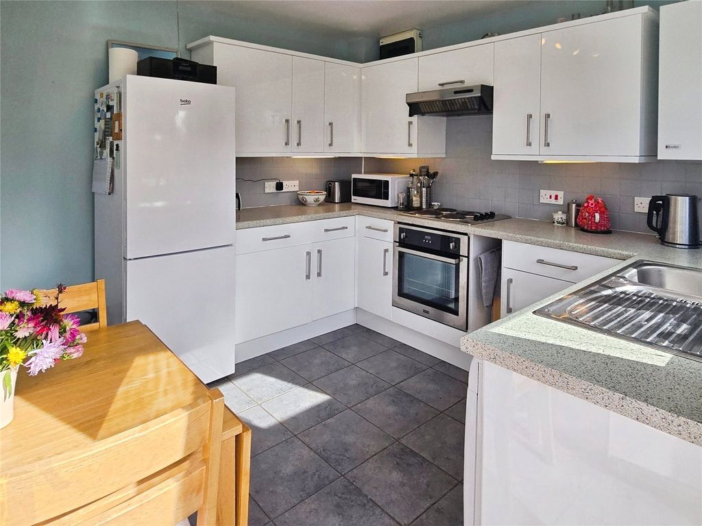 Property photo 3 of 18 Dining Kitchen