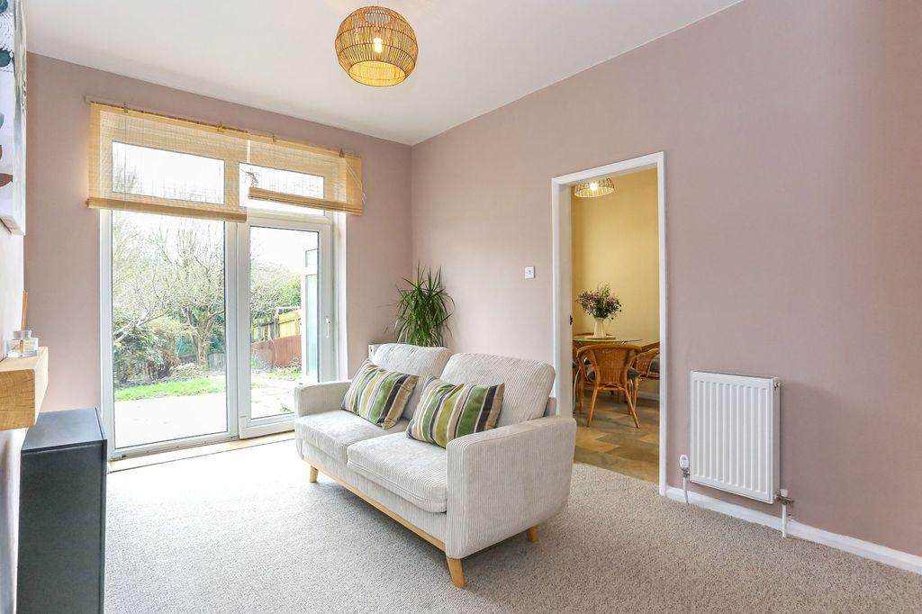 Property photo 2 of 27
