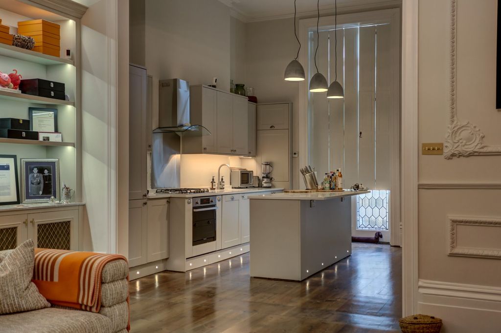 Property photo 3 of 24