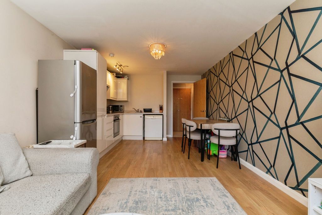 Property photo 3 of 15 Kitchen/Dining Room