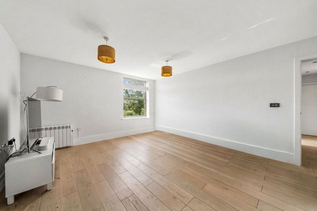 Property photo 3 of 22 Picture No. 19