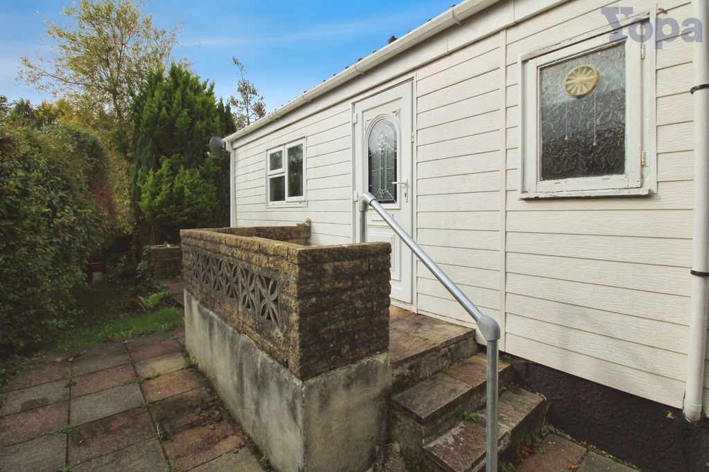 Property photo 2 of 17 Entrance