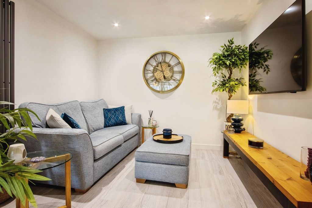 Property photo 3 of 24 Reception Room/Snug