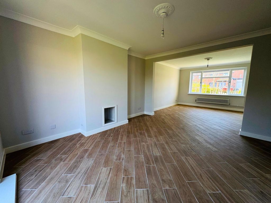 Property photo 2 of 21 Living Room