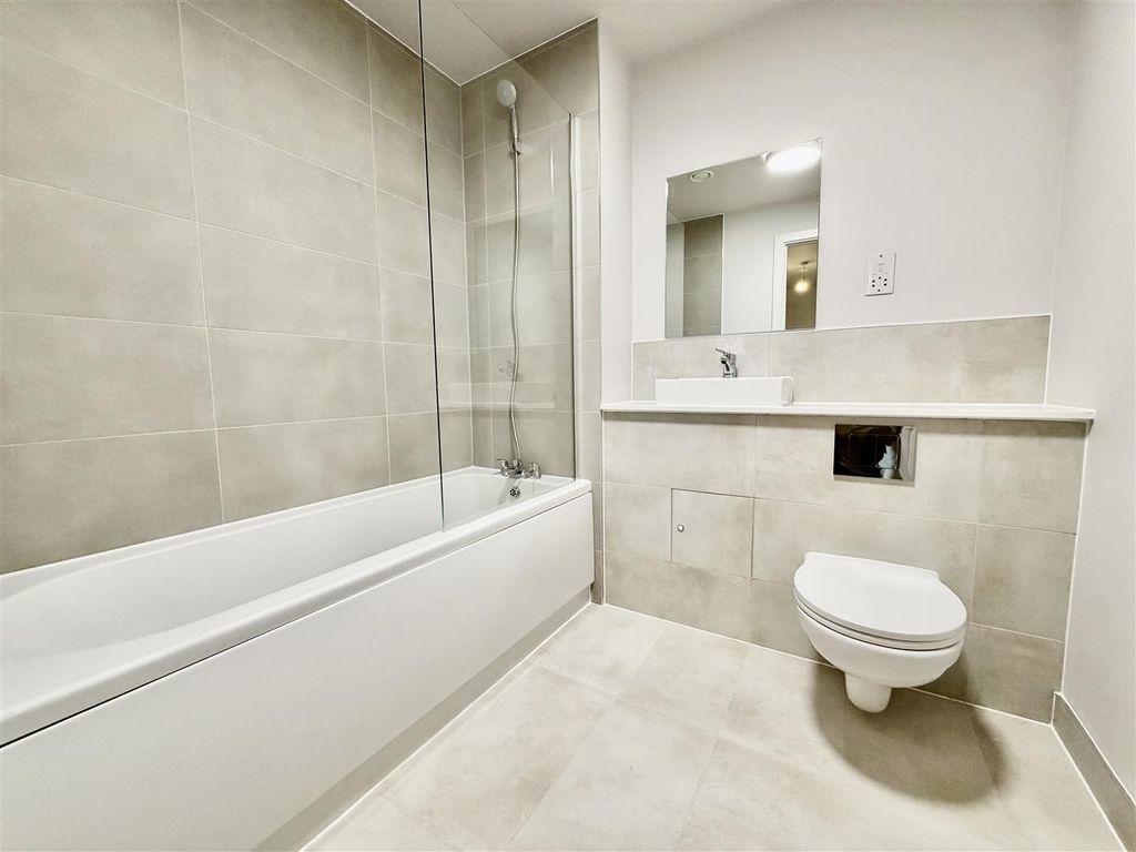 Property photo 2 of 17 Bathroom.Jpeg