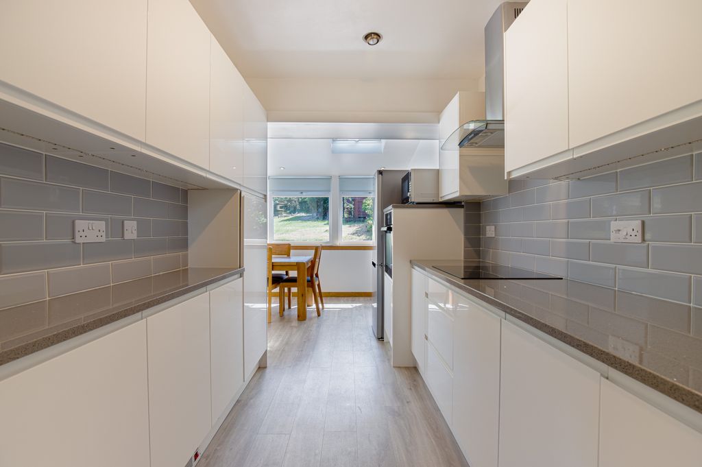 Property photo 3 of 17 Kitchen1