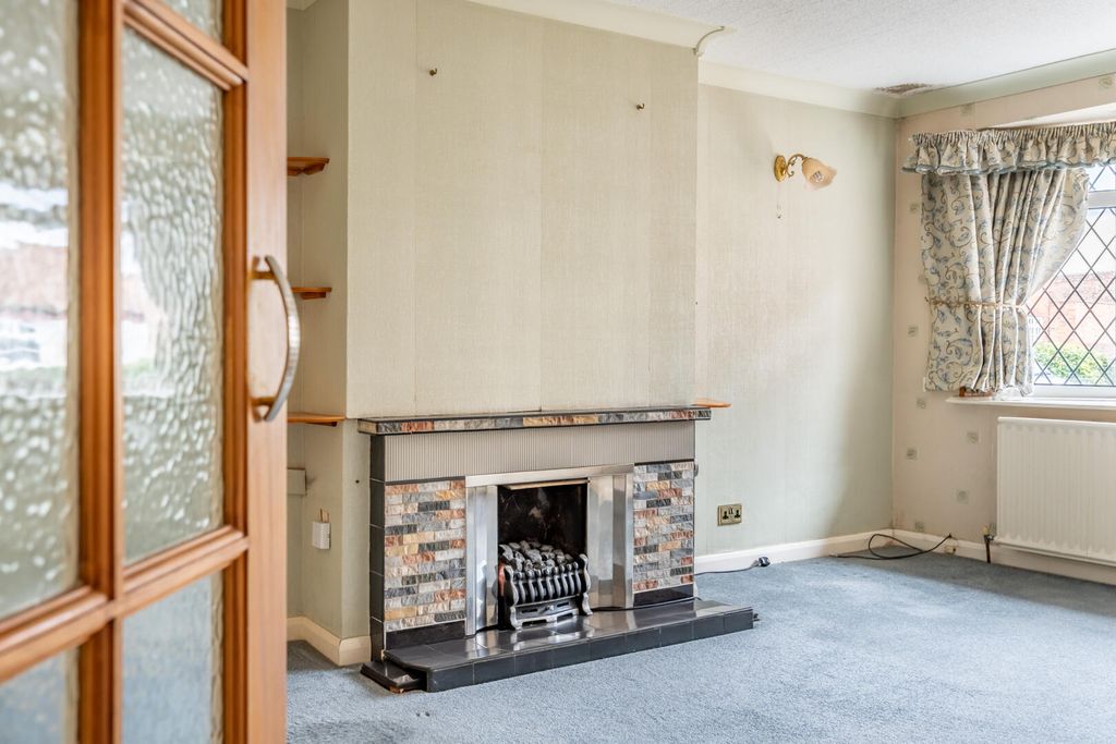 Property photo 3 of 17 Living Room