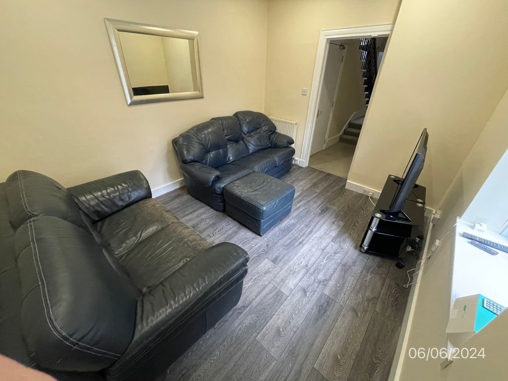 Property photo 2 of 12 Lounge