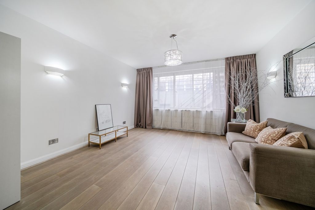 Property photo 3 of 17 Living Room